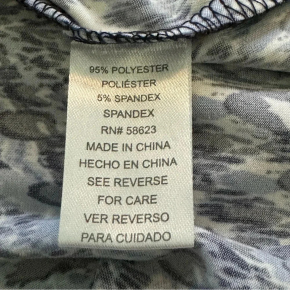 Carol Rose 1X Shirt Top Blue Chevron Striped Keyhole V Neck Flounce 3/4 Sleeve - Picture 7 of 8